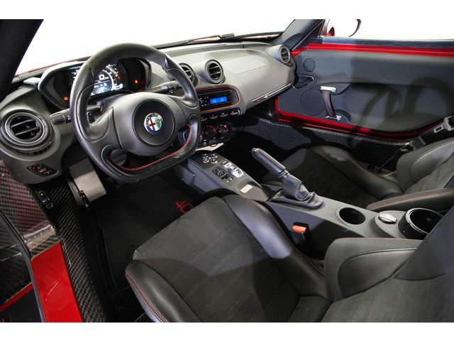 �h���C�J�[�{�������m�R�b�N�V���V�[�Ōy�ʉ����ꂽ�{�f�B��Launch Edition�ł��X�|�[�e�B�Ɏd�グ���Ă���܂��B�g�p�������Ȃ��R���f�B�V�����̗ǂ�1��ł��B