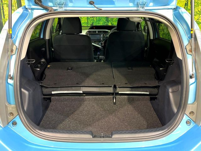 ���i�̂���������ʋ΁A���}���ɏ\���ȉ׎��X�y�[�X���m�ۂ��Ă���܂��B�Z�J���h�V�[�g��|���ƁA�傫�ȉו��̐ύڂ��\�ł���