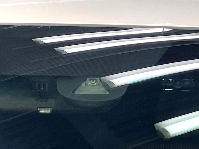 �y�z���_�Z���V���O�z���s���ɑO���̎ԗ�����F�����A�Փ˂������Ȏ��͌x��ƃu���[�L�ŏՓˉ���Ɣ�Q�y�����A�V�X�g�B�����S�Ƀh���C�u�����y���݂��������܂��B