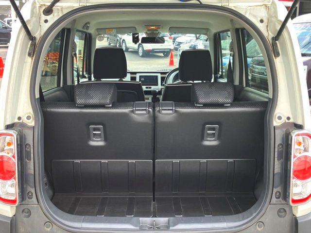 ���i�̂���������ʋ΁A���}���ɏ\���ȉ׎��X�y�[�X���m�ۂ��Ă���܂��B�Z�J���h�V�[�g��|���ƁA�傫�ȉו��̐ύڂ��\�ł���