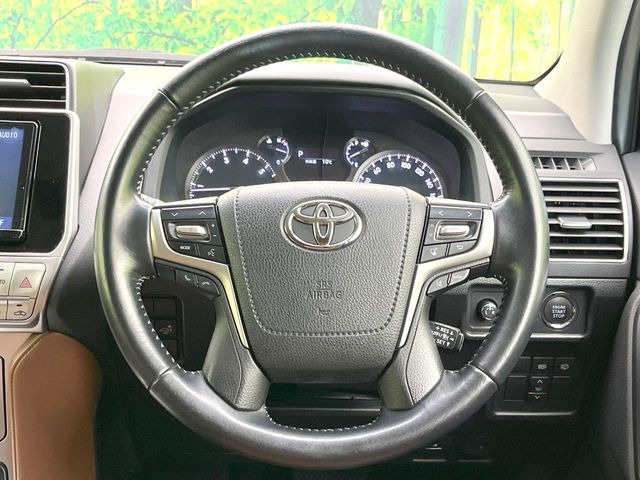 ステアリングも使用感が少なく、きれいな状態となっております♪