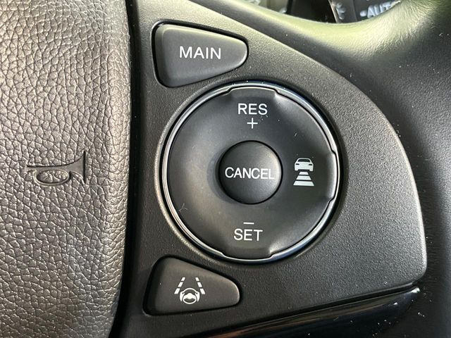 【アダプティブクルーズコントロール】高速道路での長距離走行が楽に!!自動で速度を保つクルーズコントロールが、衝突軽減システムと連携し、前方の車両を感知して車間を保つように速度調節してくれます!!