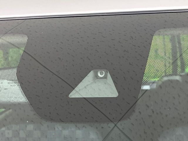 �y�C���e���W�F���g�G�}�[�W�F���V�[�u���[�L�z�t�����g�J�����őO���̎ԗ�����s�҂����m�B�Փ˂������Ȏ��͏Փ˔�Q�y���u���[�L���쓮�A�Փˉ�����T�|�[�g�B�����S�Ƀh���C�u�����y���݂��������܂��B