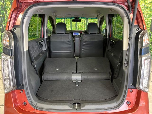 ���i�̂���������ʋ΁A���}���ɏ\���ȉ׎��X�y�[�X���m�ۂ��Ă���܂��B�Z�J���h�V�[�g��|���ƁA�傫�ȉו��̐ύڂ��\�ł���