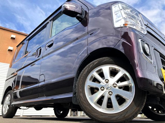 �y����14�C���`�A���~�z�C�[���z�O�ςɃ}�b�`���������A���~�z�C�[���𑕒����Ă���܂��B�e��ЊO�A���~�z�C�[����A�X�^�b�h���X�^�C�����戵�����Ă���܂��B���񂲑��k����������