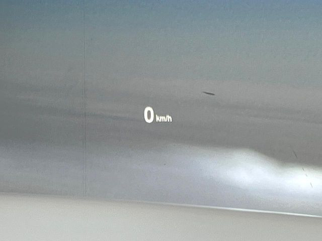 ���w�b�h�A�b�v�f�B�X�v���C:���݂̑��x�⑖�s�����f�W�^���\���ŉ^�]�ȑO���̃K���X�ɓ��e!�^�]���A���������炳���K�v�ȏ����m�F�ł���̂łƂ��Ă��֗��ň��S!