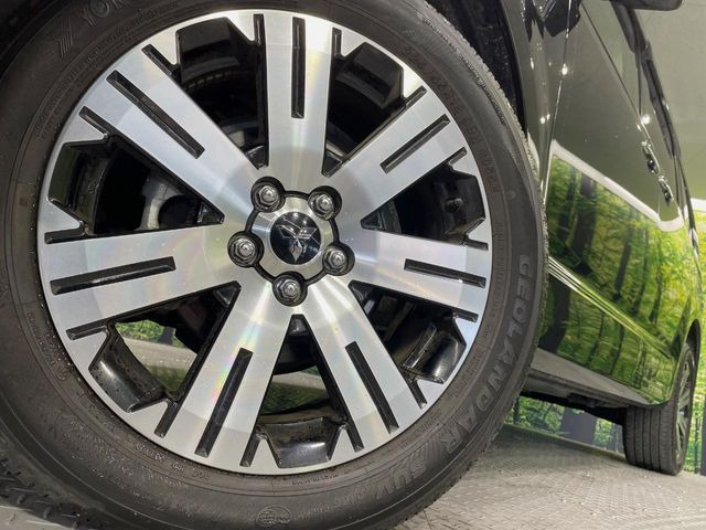 【純正18インチアルミホイール】外観にマッチした純正アルミホイールを装着しております。各種社外アルミホイールや、スタッドレスタイヤも取扱いしております。是非ご相談ください♪