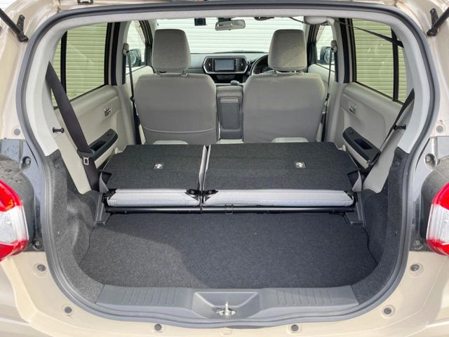 ���i�̂���������ʋ΁A���}���ɏ\���ȉ׎��X�y�[�X���m�ۂ��Ă���܂��B�Z�J���h�V�[�g��|���ƁA�傫�ȉו��̐ύڂ��\�ł���