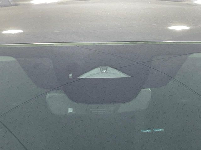 �y�X�}�[�g�u���[�L�T�|�[�g�z���s���ɑO���̎ԗ�����F�����A�Փ˂������Ȏ��͌x��ƃu���[�L�ŏՓˉ���Ɣ�Q�y�����A�V�X�g�B�����S�Ƀh���C�u�����y���݂��������܂��B