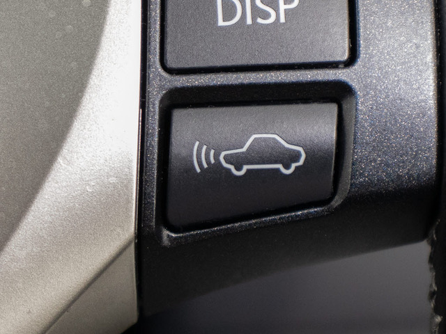 �Փˉ���x���^�v���N���b�V���Z�[�t�e�B�V�X�e�� �O���ɏo��������Q���ɑ΂��x��𔭂��A�h���C�o�[�Ɍx���B�����Ƀu���[�L�A�V�X�g�ɂ��Փˉ���Ƒ��x���y�����܂��B