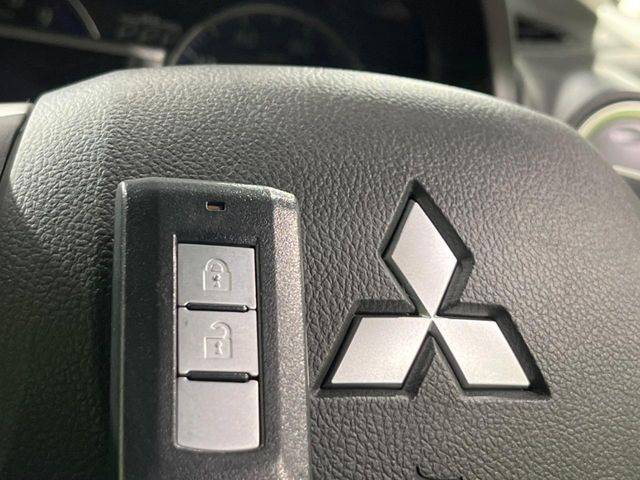 �y�I�y���[�V�����L�[�z�J�o����|�P�b�g�ɓ��ꂽ�܂܂ł��h�A�̎{���E�������\�ȃX�}�[�g�L�[�𑕔��B�G���W���̃I���E�I�t�����J�M�����o���K�v����������Ƃ��Ă��֗��ł���