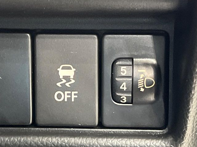 �y������h�~���u�z�ԗ��̉���������m����ƁA�����I�Ɏԗ��̐i�s������ۂ悤�Ɏԗ��𐧌䂵�܂��B�J�̓��ȂǊ���₷���H�ʏ󋵂ł����S�ȉ^�]���\�ł��B