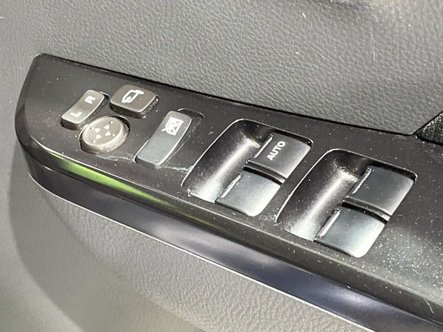 �y�d���i�[�~���[�z�T�C�h�~���[�͓d���i�[���ƂȂ��Ă���A�������ԏ�ł��L�Y�������X�N��}�����܂��B