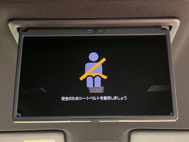 【フリップダウンモニター】大画面モニターで後席でもエンタメをお楽しみいただけます。小さなお子様にも大人気の装備です♪