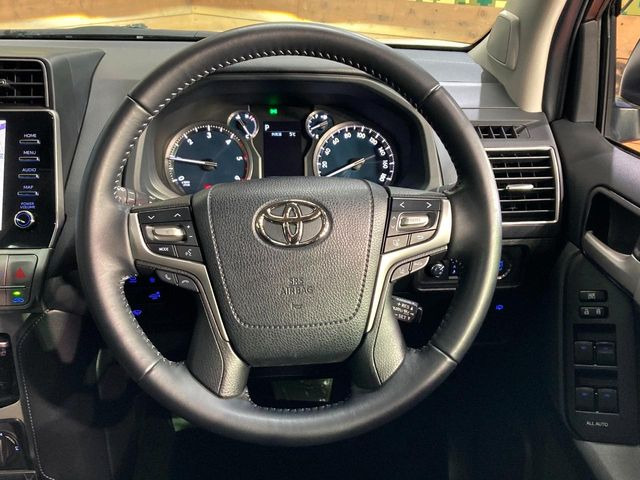 �y�����v�����X�e�A�����O�z�㎿�Ȋv���g�p���邱�ƂŁA��ɂ����������݂ƂĂ��^�]���₷���n���h���ł���