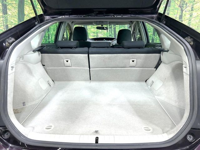 ���i�̂���������ʋ΁A���}���ɏ\���ȉ׎��X�y�[�X���m�ۂ��Ă���܂��B�Z�J���h�V�[�g��|���ƁA�傫�ȉו��̐ύڂ��\�ł���