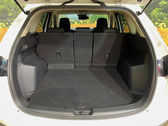 ���i�̂���������ʋ΁A���}���ɏ\���ȉ׎��X�y�[�X���m�ۂ��Ă���܂��B�Z�J���h�V�[�g��|���ƁA�傫�ȉו��̐ύڂ��\�ł���