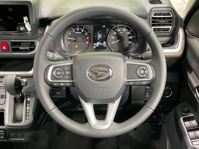 �y�����v�����X�e�A�����O�z�㎿�Ȋv���g�p���邱�ƂŁA��ɂ����������݂ƂĂ��^�]���₷���n���h���ł���