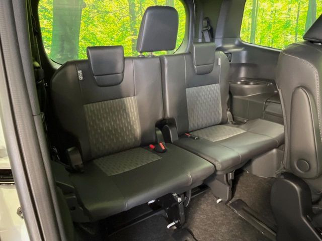 3列目シートはもちろん状態良好☆大人でもゆったりと座って頂けますので、大人数でのお出かけもラクラクです♪ご家族で、気の知れた仲間で、ドライブに行くのが楽しみですね♪