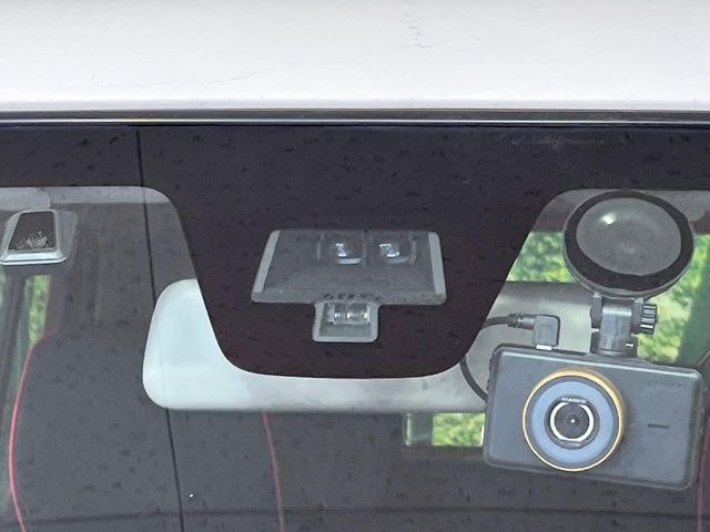 �y���[�_�[�u���[�L�T�|�[�g�z���s���ɑO���̎ԗ���F�����A�Փ˂������Ȏ��͌x��ƃu���[�L�ŏՓˉ���Ɣ�Q�y�����A�V�X�g�B�����S�Ƀh���C�u�����y���݂��������܂��B