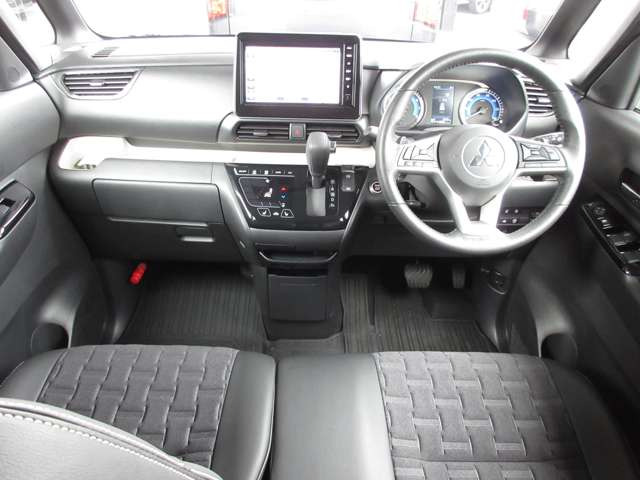 デリカミニT プレミアム 4WD