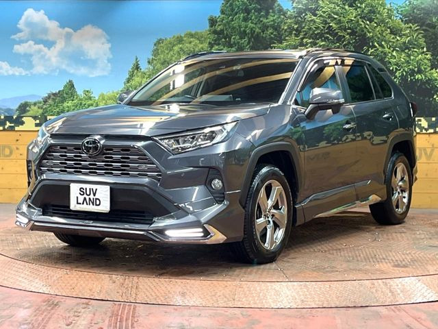 高透明度のガラス皮膜で撥水はもちろん、上質なツヤ・光沢を実現。紫外線や酸性雨から大切な愛車を保護し、色あせ・劣化を防止。「弾スプラッシュコート」、「弾プリミッサコート」からお選びいただけます。