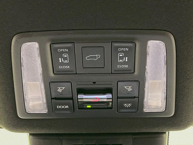 【両側パワースライドドア】スマートキーや運転席のスイッチで後席両側スライドドアの開閉が可能♪電動だから力を入れてドアを開ける必要が無く、小さなお子様でも簡単に開け閉めでき快適です♪