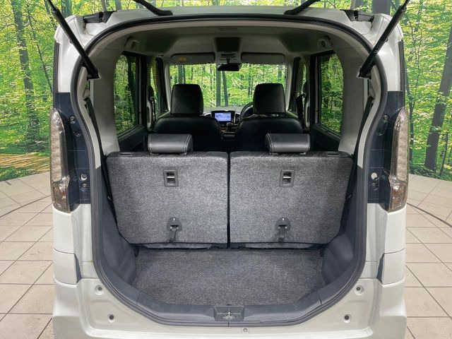 ���i�̂���������ʋ΁A���}���ɏ\���ȉ׎��X�y�[�X���m�ۂ��Ă���܂��B�Z�J���h�V�[�g��|���ƁA�傫�ȉו��̐ύڂ��\�ł���