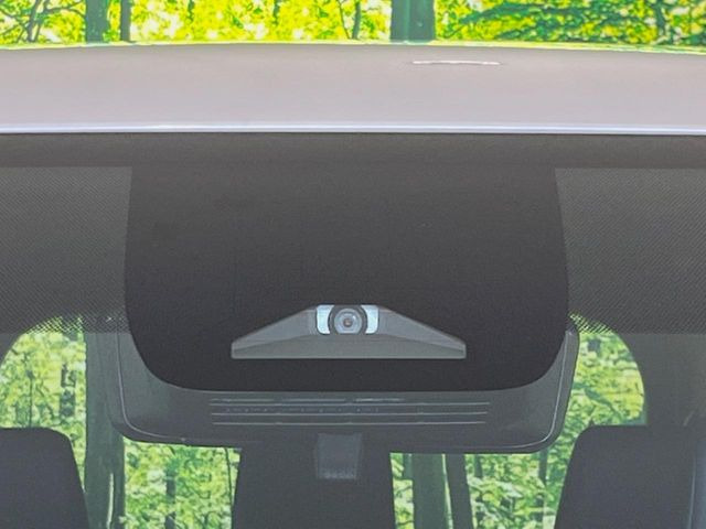 【トヨタセーフティセンス】走行中に前方の車両等を認識し、衝突しそうな時は警報とブレーキで衝突回避と被害軽減をアシスト。より安全にドライブをお楽しみいただけます。