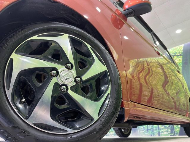 �y����15�C���`�A���~�z�C�[���z�O�ςɃ}�b�`���������A���~�z�C�[���𑕒����Ă���܂��B�e��ЊO�A���~�z�C�[����A�X�^�b�h���X�^�C�����戵�����Ă���܂��B���񂲑��k����������