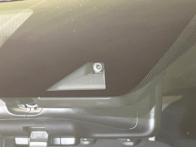 �y�C���e���W�F���g�G�}�[�W�F���V�[�u���[�L�z�t�����g�J�����őO���̎ԗ�����s�҂����m�B�Փ˂������Ȏ��͏Փ˔�Q�y���u���[�L���쓮�A�Փˉ�����T�|�[�g�B�����S�Ƀh���C�u�����y���݂��������܂��B