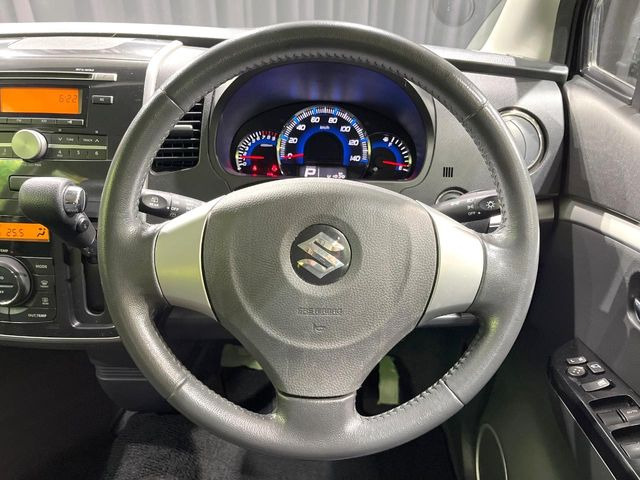 �y�����v�����X�e�A�����O�z�㎿�Ȋv���g�p���邱�ƂŁA��ɂ����������݂ƂĂ��^�]���₷���n���h���ł���