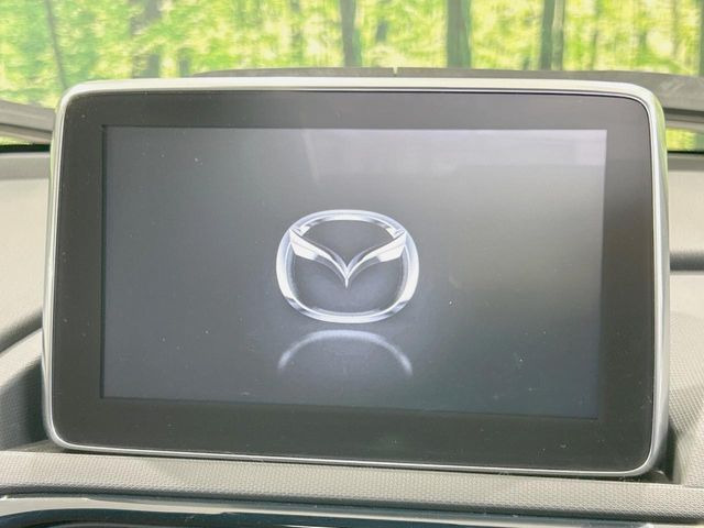 �y�}�c�_�R�l�N�g�i�r�z�ԓ��̕��͋C�Ƀ}�b�`������̌^�^�C�v�̃i�r�B�e����q�ݒ��Bluetooth�Đ����A�l�X�ȋ@�\���y���߂܂��B�����I�ȃ_�C�������삪�\�ŁA�g��������ǍD�ł��B