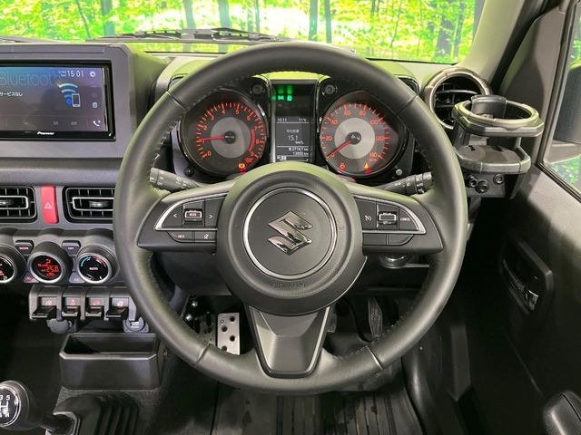 【純正革巻きステアリング】上質な革を使用することで、手にしっかり馴染みとても運転しやすいハンドルです♪