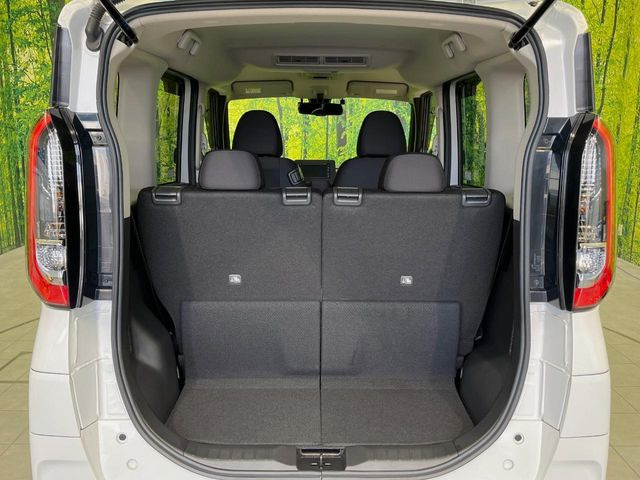 ���i�̂���������ʋ΁A���}���ɏ\���ȉ׎��X�y�[�X���m�ۂ��Ă���܂��B�Z�J���h�V�[�g��|���ƁA�傫�ȉו��̐ύڂ��\�ł���