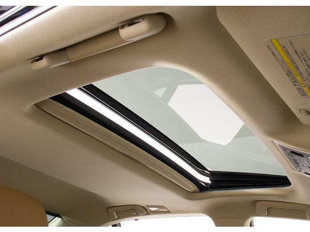 �l�C�����̃T�����[�t���t���Ă��܂�!�㉺�`���g�ɑO��X���C�h�@�\���t���Ă��܂��̂ŁA�l�X�ȃh���C�u�V�[���Ŋ��􂵂Ă���܂�!!�J��������ԓ���Ԃ͋C�����������ł���!����̊����Ă݂ĉ�����!