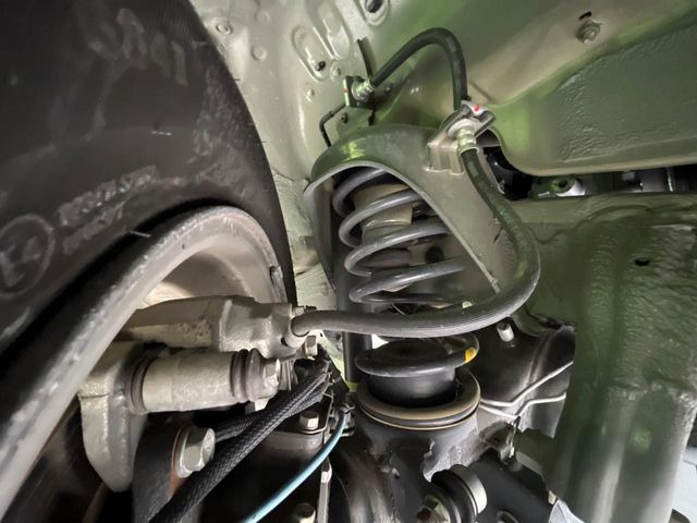 お車を安心してお乗りいただく為には、足回りの定期点検が欠かせません。サービスサポート(有償保証)では無料点検もご提供しており、安心のカーライフをお過ごしいただけるサポート体制が整っています。