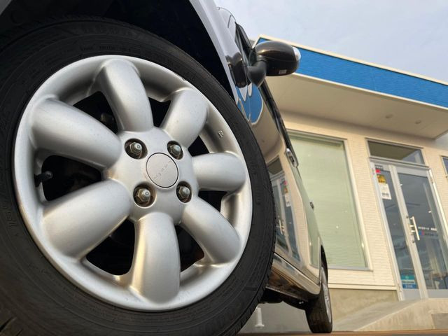 �y����14�C���`�A���~�z�C�[���z�O�ςɃ}�b�`���������A���~�z�C�[���𑕒����Ă���܂��B�e��ЊO�A���~�z�C�[����A�X�^�b�h���X�^�C�����戵�����Ă���܂��B���񂲑��k����������