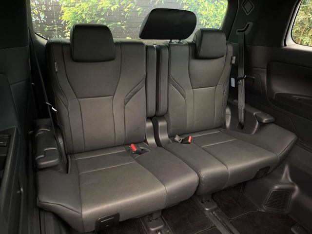 3列目シートはもちろん状態良好☆大人でもゆったりと座って頂けますので、大人数でのお出かけもラクラクです♪ご家族で、気の知れた仲間で、ドライブに行くのが楽しみですね♪