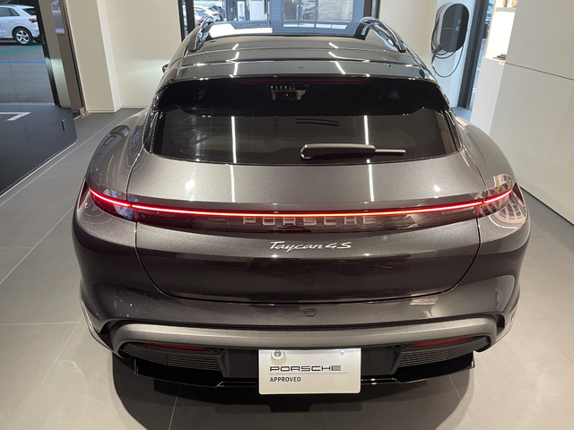 タイカン4S パフォーマンスバッテリー プラス 4シート 4WD