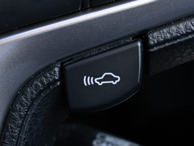 �Փˉ���x���^�v���N���b�V���Z�[�t�e�B�V�X�e�� �O���ɏo��������Q���ɑ΂��x��𔭂��A�h���C�o�[�Ɍx���B�����Ƀu���[�L�A�V�X�g�ɂ��Փˉ���Ƒ��x���y�����܂��B