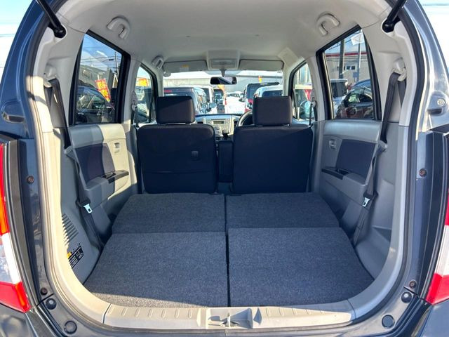 ���i�̂���������ʋ΁A���}���ɏ\���ȉ׎��X�y�[�X���m�ۂ��Ă���܂��B�Z�J���h�V�[�g��|���ƁA�傫�ȉו��̐ύڂ��\�ł���