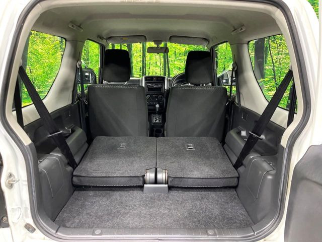 ���i�̂���������ʋ΁A���}���ɏ\���ȉ׎��X�y�[�X���m�ۂ��Ă���܂��B�Z�J���h�V�[�g��|���ƁA�傫�ȉו��̐ύڂ��\�ł���