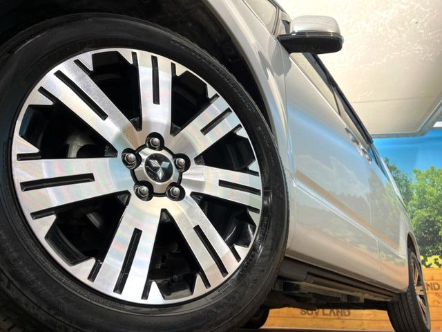 �y����18�C���`�A���~�z�C�[���z�O�ςɃ}�b�`���������A���~�z�C�[���𑕒����Ă���܂��B�e��ЊO�A���~�z�C�[����A�X�^�b�h���X�^�C�����戵�����Ă���܂��B���񂲑��k����������