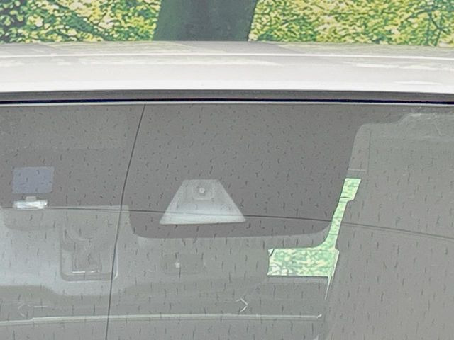 �y�X�}�[�g�u���[�L�T�|�[�g�z���s���ɑO���̎ԗ�����F�����A�Փ˂������Ȏ��͌x��ƃu���[�L�ŏՓˉ���Ɣ�Q�y�����A�V�X�g�B�����S�Ƀh���C�u�����y���݂��������܂��B