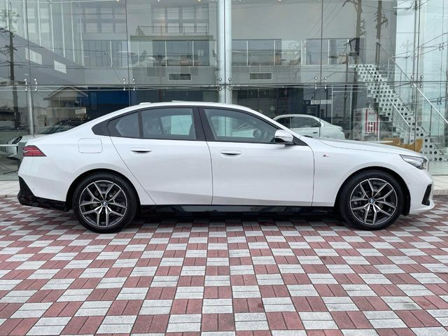 �������t�т̕ۏ؂̑��A���S�̍Œ�3�N�E���s�������ۏ�(�L��)�����p�ӁB�A���Ԃ����S���Ă��y���݂���������l�A�ۏؓ��e���[���͂������A�����_��&�I�C�������⃍�[�h�T�[�r�X���t�т��Ă���܂��B