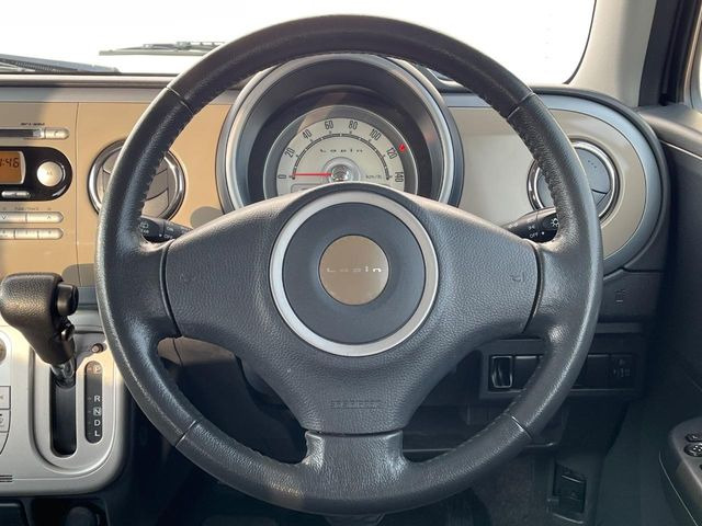 �y�����v�����X�e�A�����O�z�㎿�Ȋv���g�p���邱�ƂŁA��ɂ����������݂ƂĂ��^�]���₷���n���h���ł���