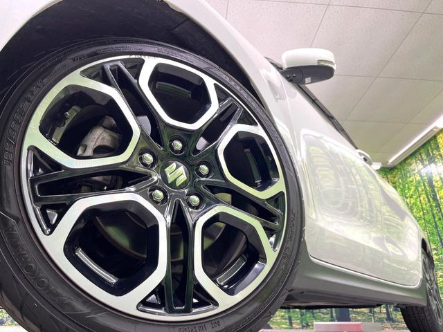 �y����17�C���`�A���~�z�C�[���z�O�ςɃ}�b�`���������A���~�z�C�[���𑕒����Ă���܂��B�e��ЊO�A���~�z�C�[����A�X�^�b�h���X�^�C�����戵�����Ă���܂��B���񂲑��k����������