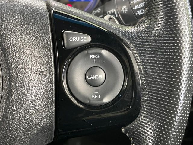 �y�N���[�Y�R���g���[���z�������H�����N���N���s�B�A�N�Z���𗣂��Ă���葬�x�ő��s���ł��A�������^�]���̕��S���y��!�����E�������ȒP�ȃX�C�b�`����Œ����ł��܂��B