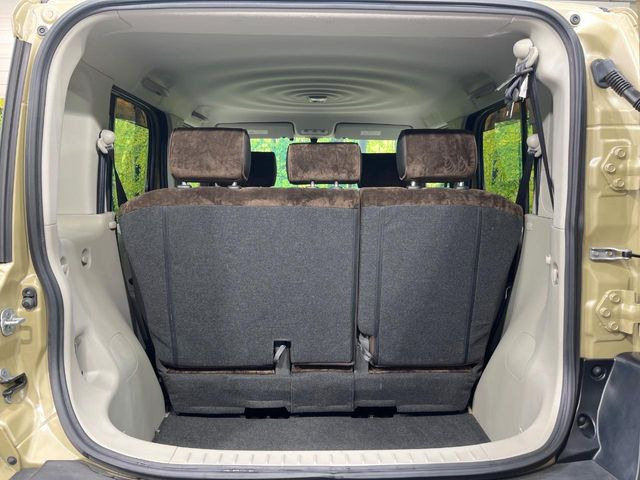 ���i�̂���������ʋ΁A���}���ɏ\���ȉ׎��X�y�[�X���m�ۂ��Ă���܂��B�Z�J���h�V�[�g��|���ƁA�傫�ȉו��̐ύڂ��\�ł���